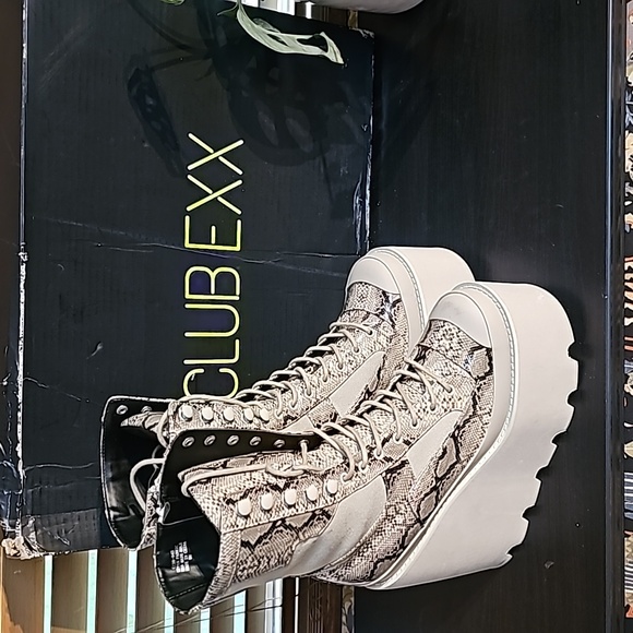 Club Exx Traitor Boots - Picture 10 of 10